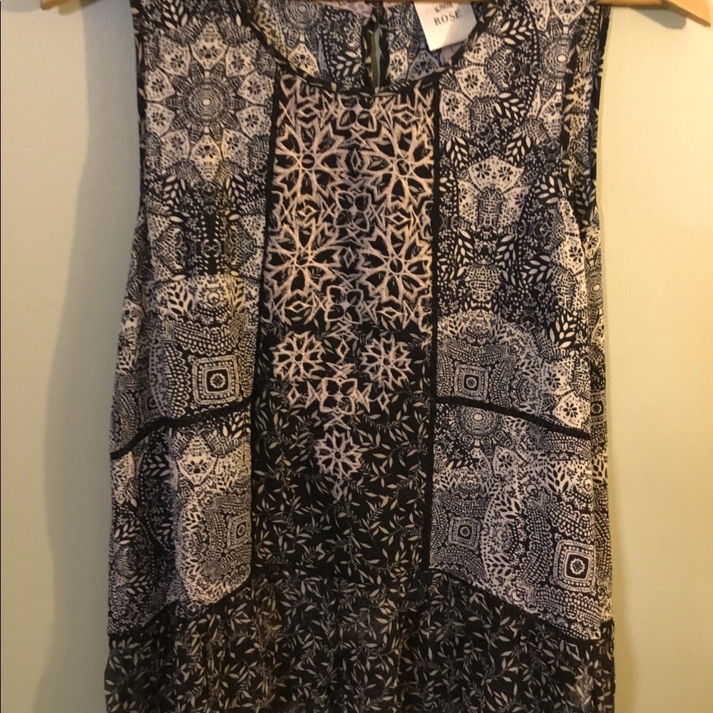 Flowy, sleeveless, top